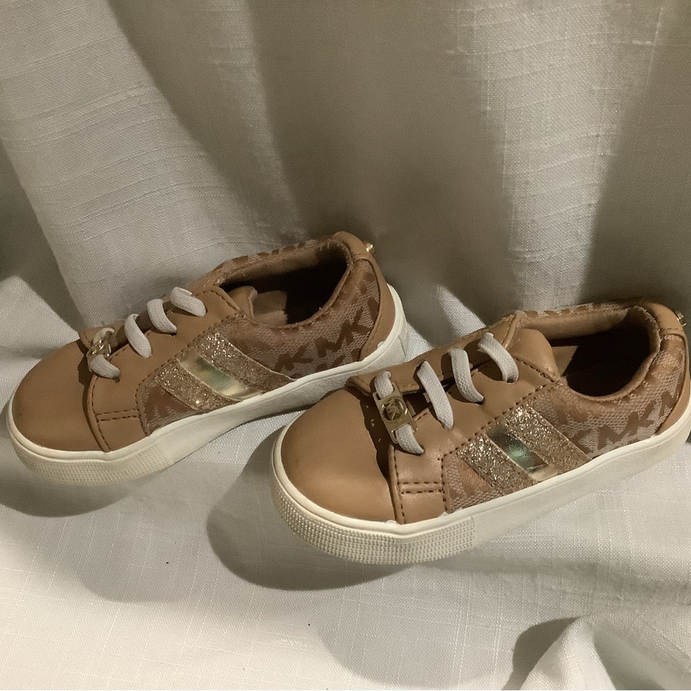 MICHAEL Michael Kors Toddler Size 7 Tan and Gold Sneakers Slip ons